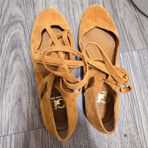 Gianni Bini Brown Strapped Leather Ankle Flats Size 7.5M🌴 - Picture 5 of 11